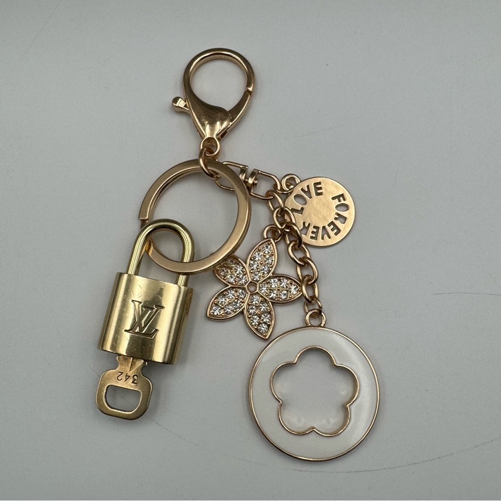 Authentic Louis Vuitton Lock and Key on Unbranded Bag Charm Key Chain Gold White